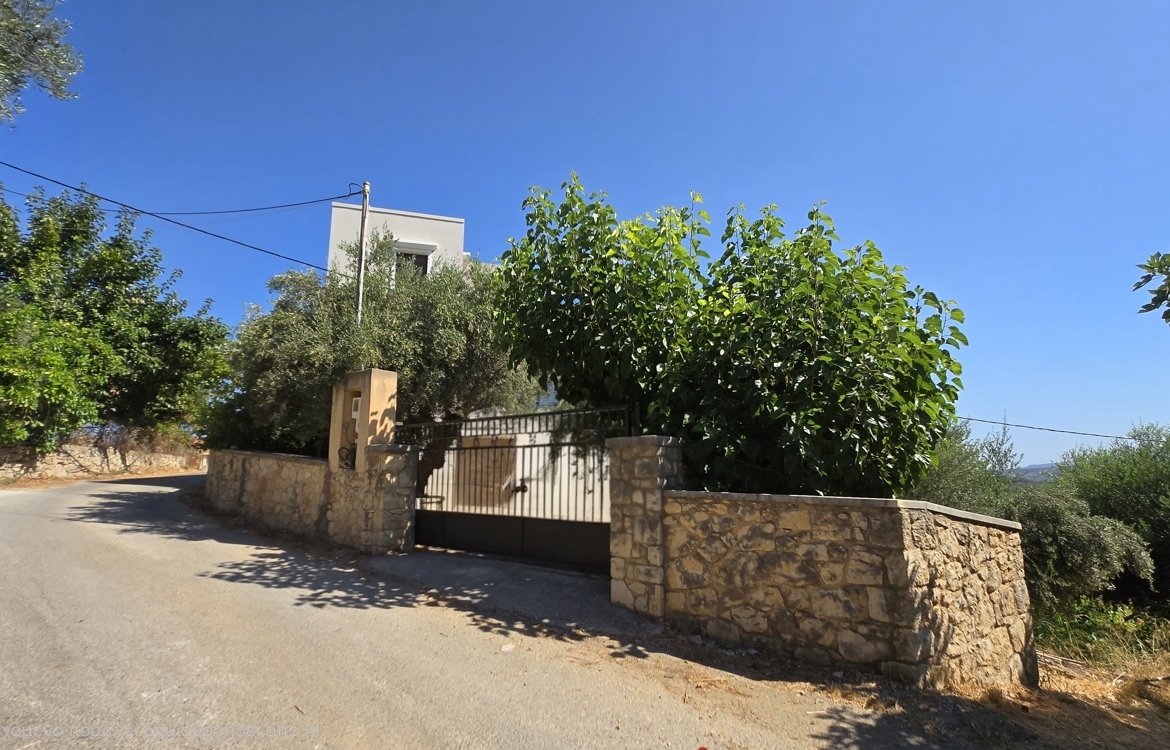 Listing photograph 7 of 50 of the house in Provarma, published by Crete Island Real Estate.
