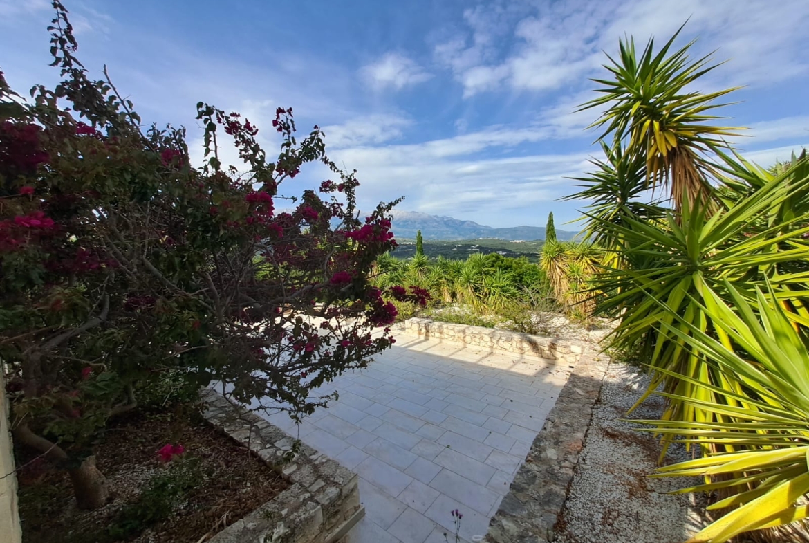 Listing photograph 37 of 42 of the house in Kambia, Apokoronas, published by Crete Island Real Estate.