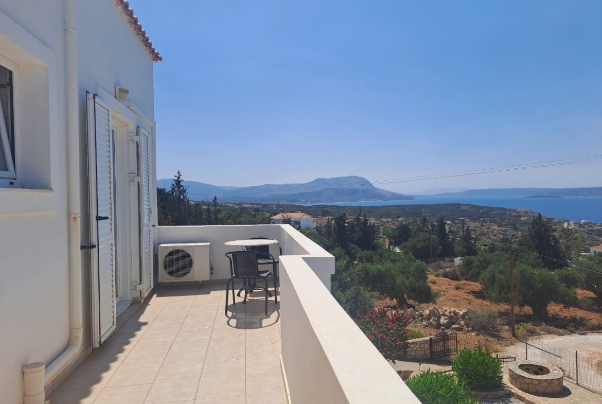 Listing photograph 23 of 47 of the house in Kokkino Chorio, published by Crete Island Real Estate.