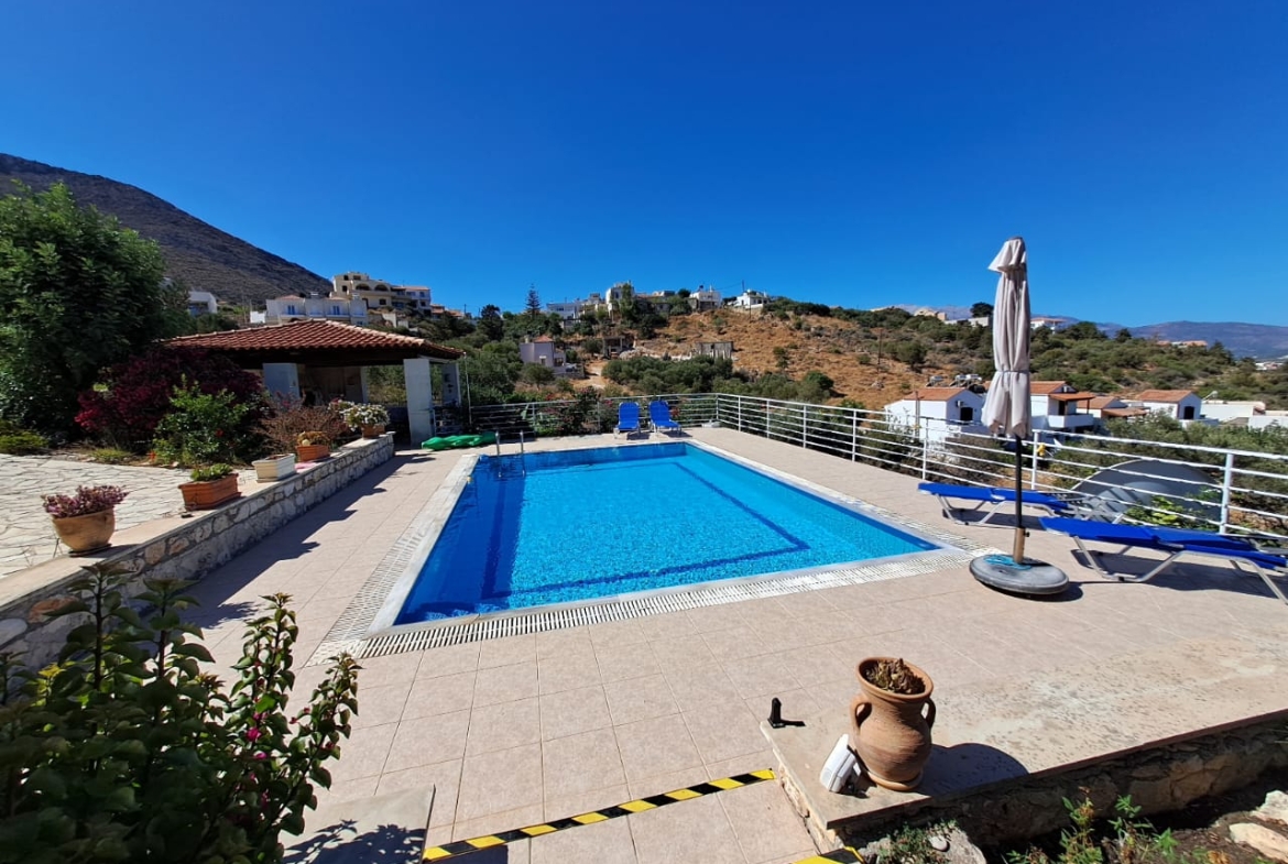 Listing photograph 12 of 42 of the house in Kokkino Chorio, published by Crete Island Real Estate.