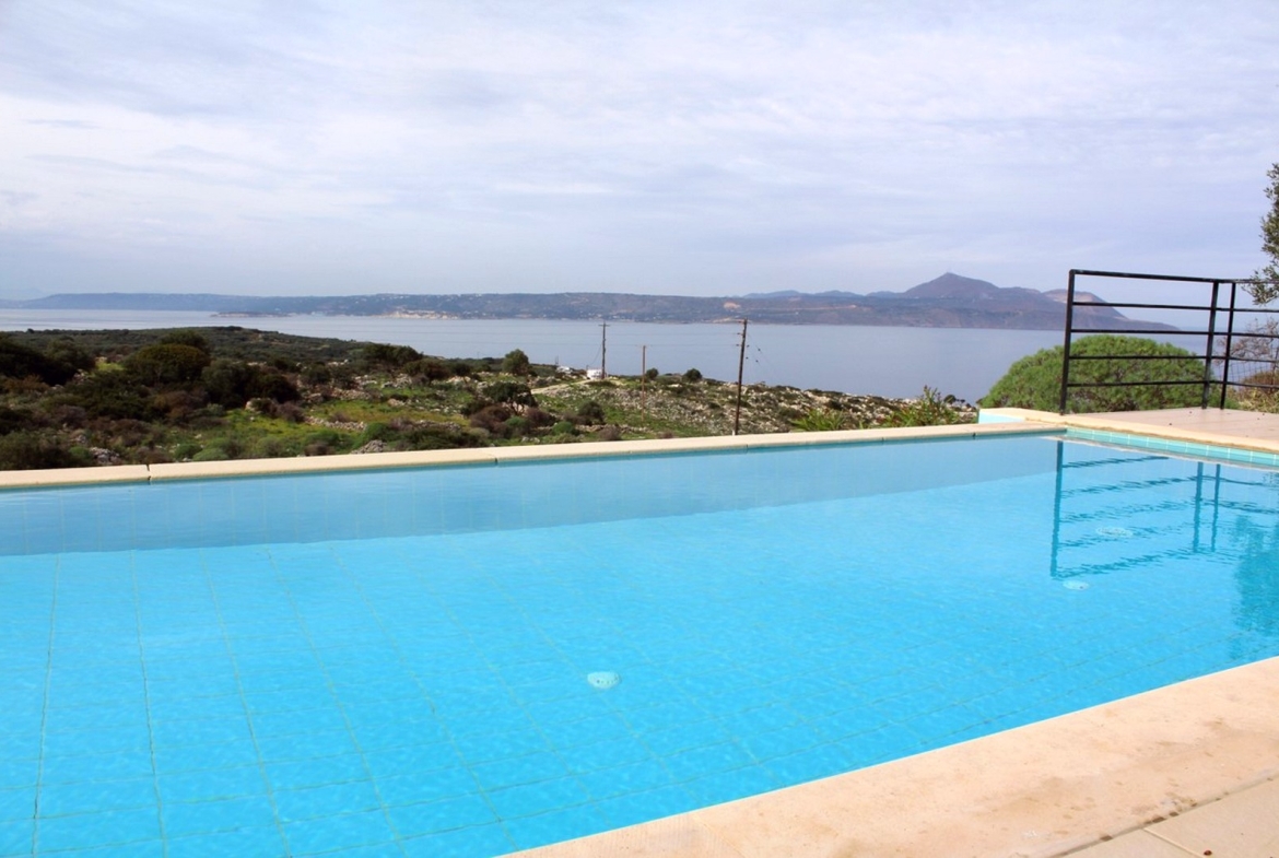 Listing photograph 3 of 33 of the house in Kokkino Chorio, published by Crete Island Real Estate.