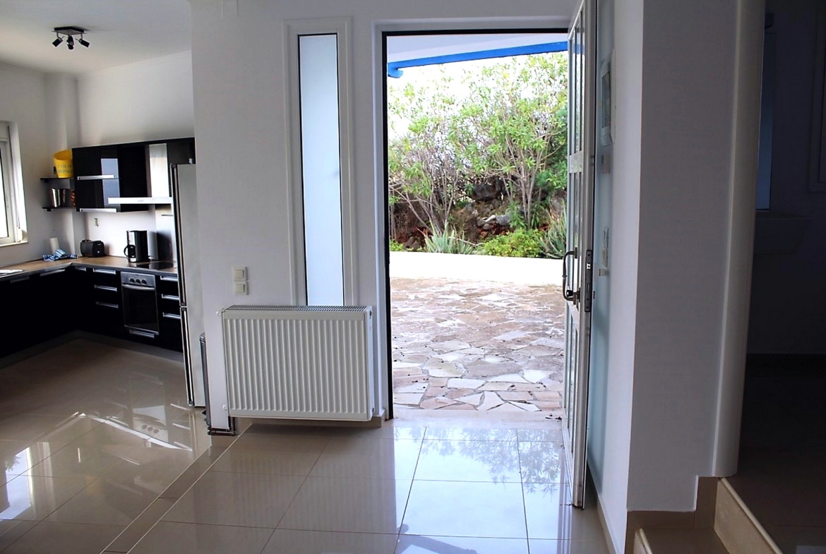 Listing photograph 6 of 33 of the house in Kokkino Chorio, published by Crete Island Real Estate.