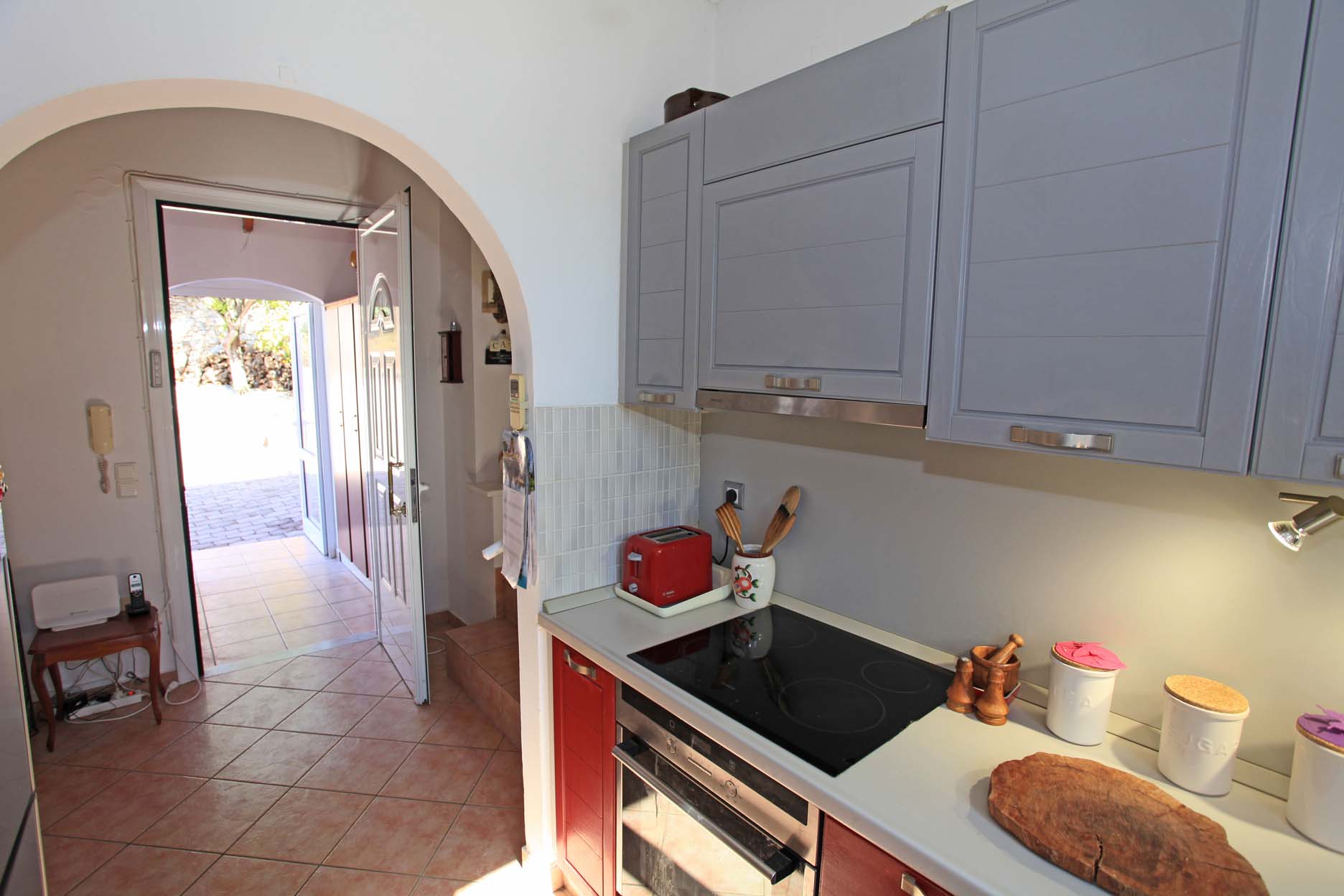 22 kitchen and entrance