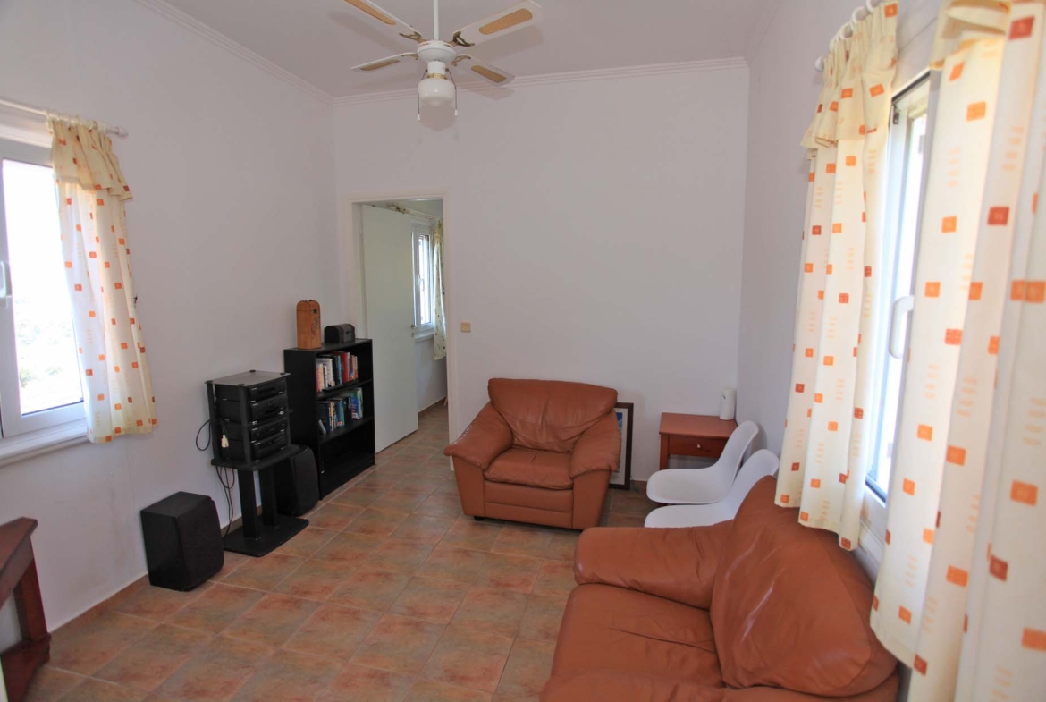 29 ff apartment lounge