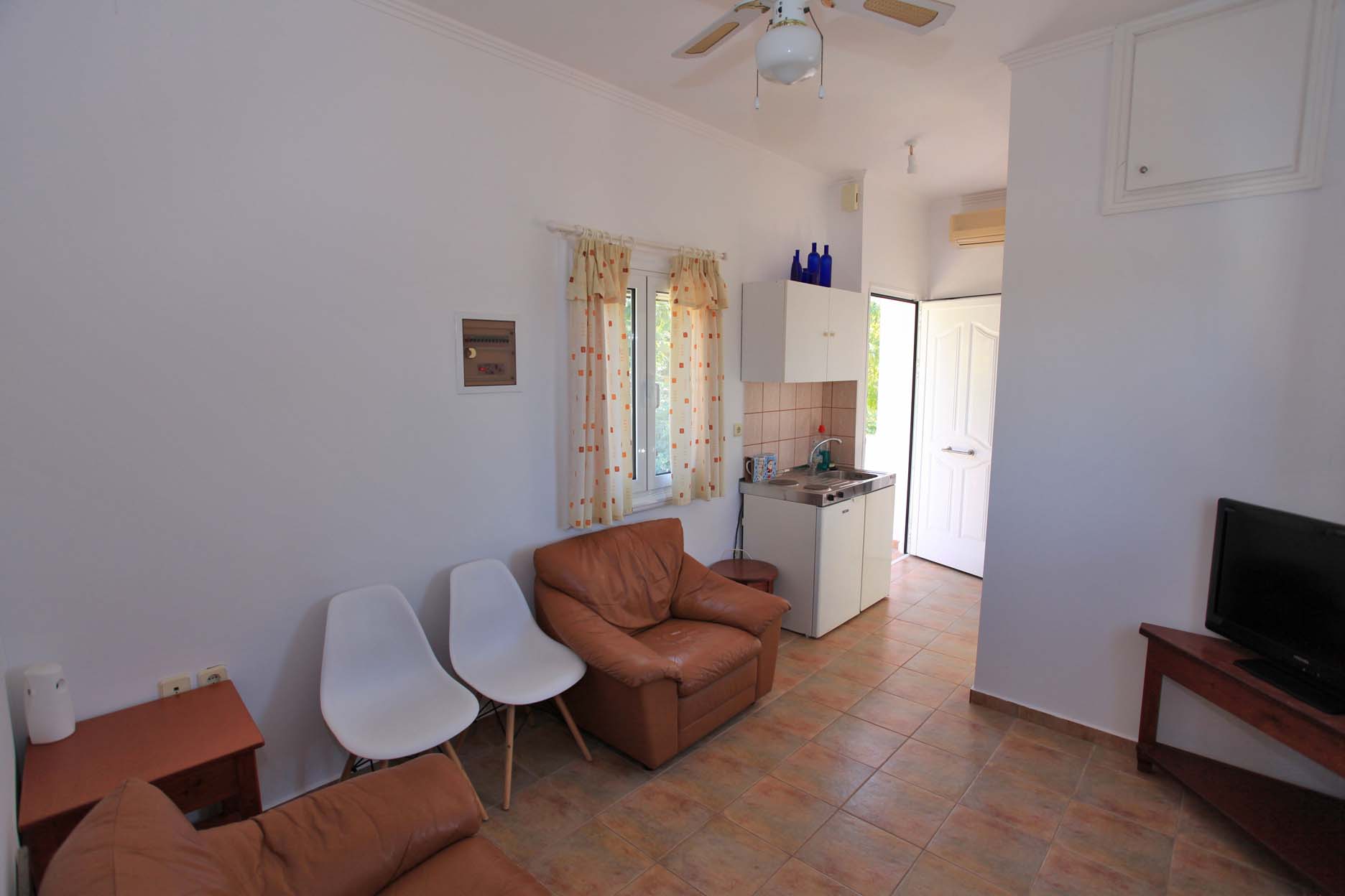 30 ff apartment lounge2