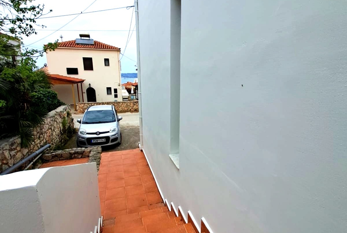 03 entrance steps