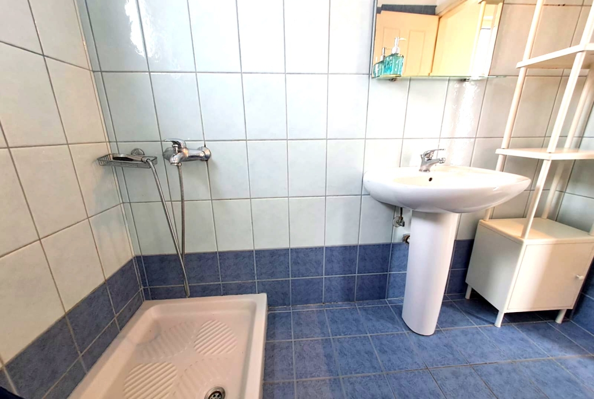 07 bathroom