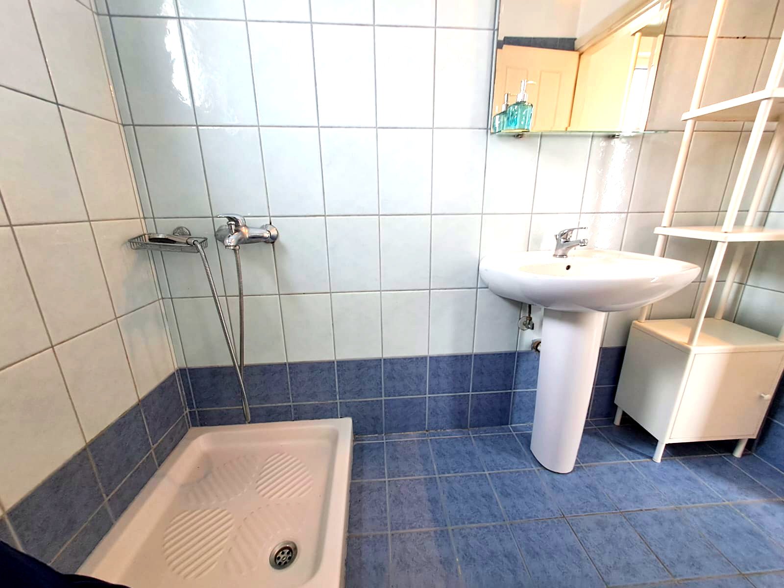 07 bathroom