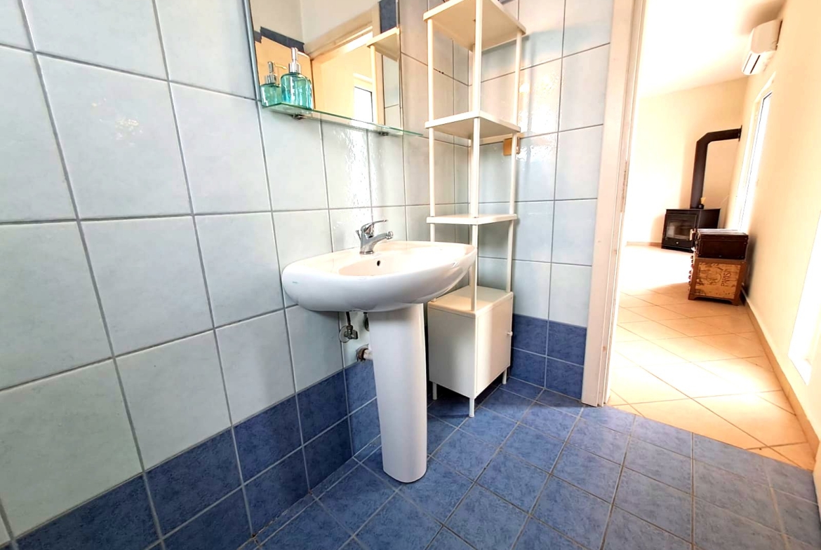 09 bathroom