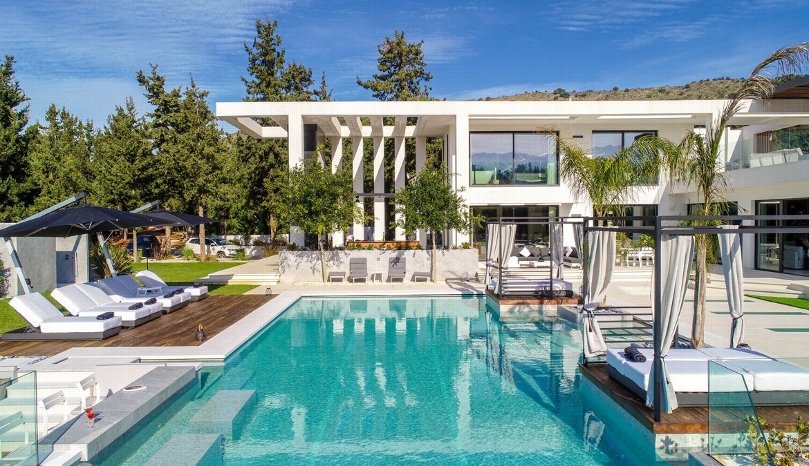 Listing photograph 6 of 23 of the house in Almyrida, published by Crete Island Real Estate.