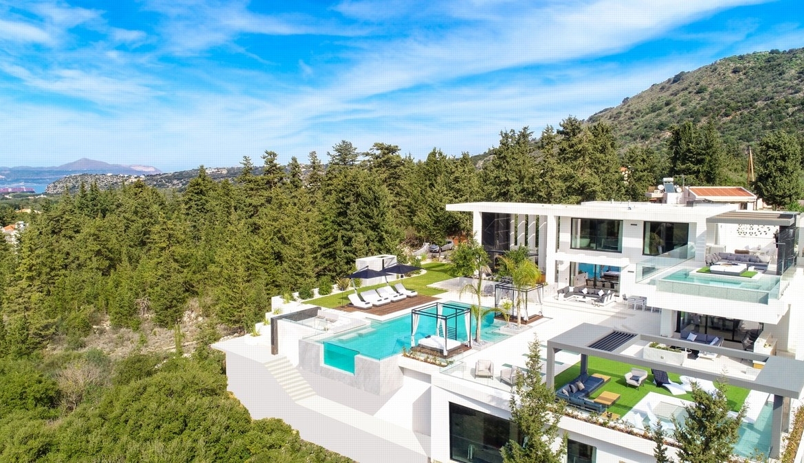Listing photograph 11 of 23 of the house in Almyrida, published by Crete Island Real Estate.
