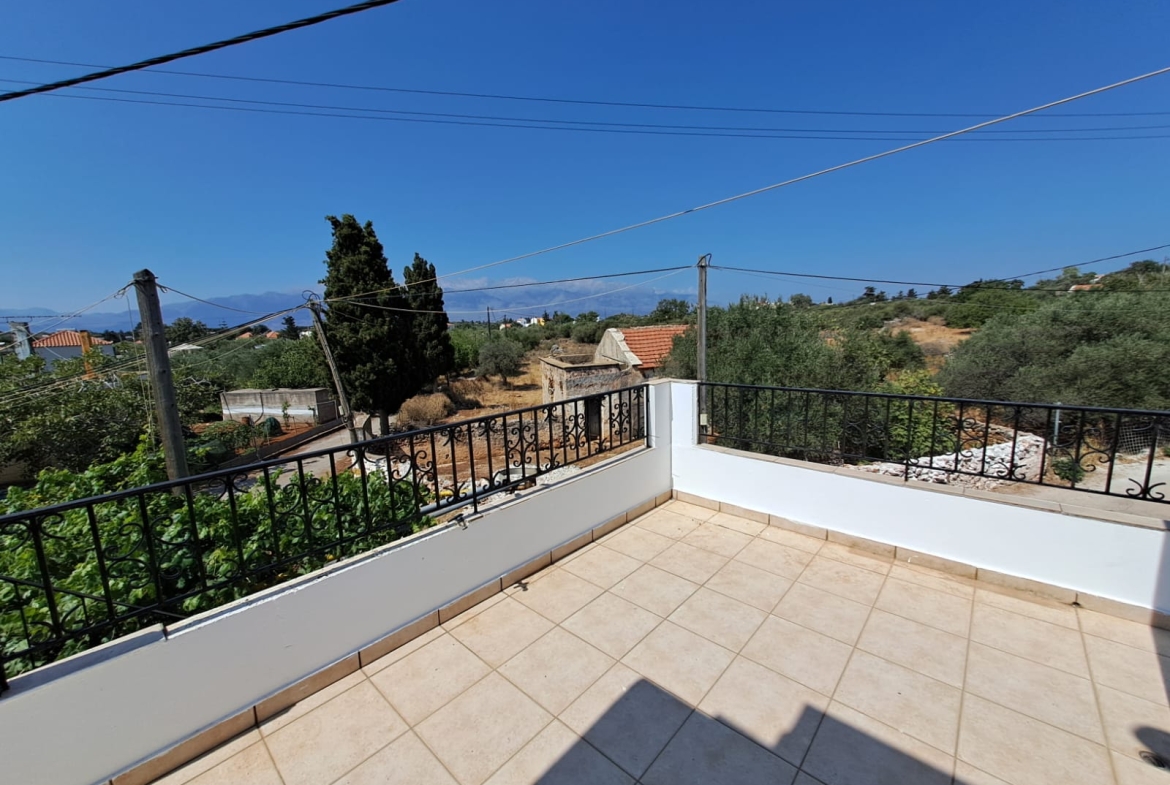 Listing photograph 17 of 33 of the house in Drapanos, published by Crete Island Real Estate.