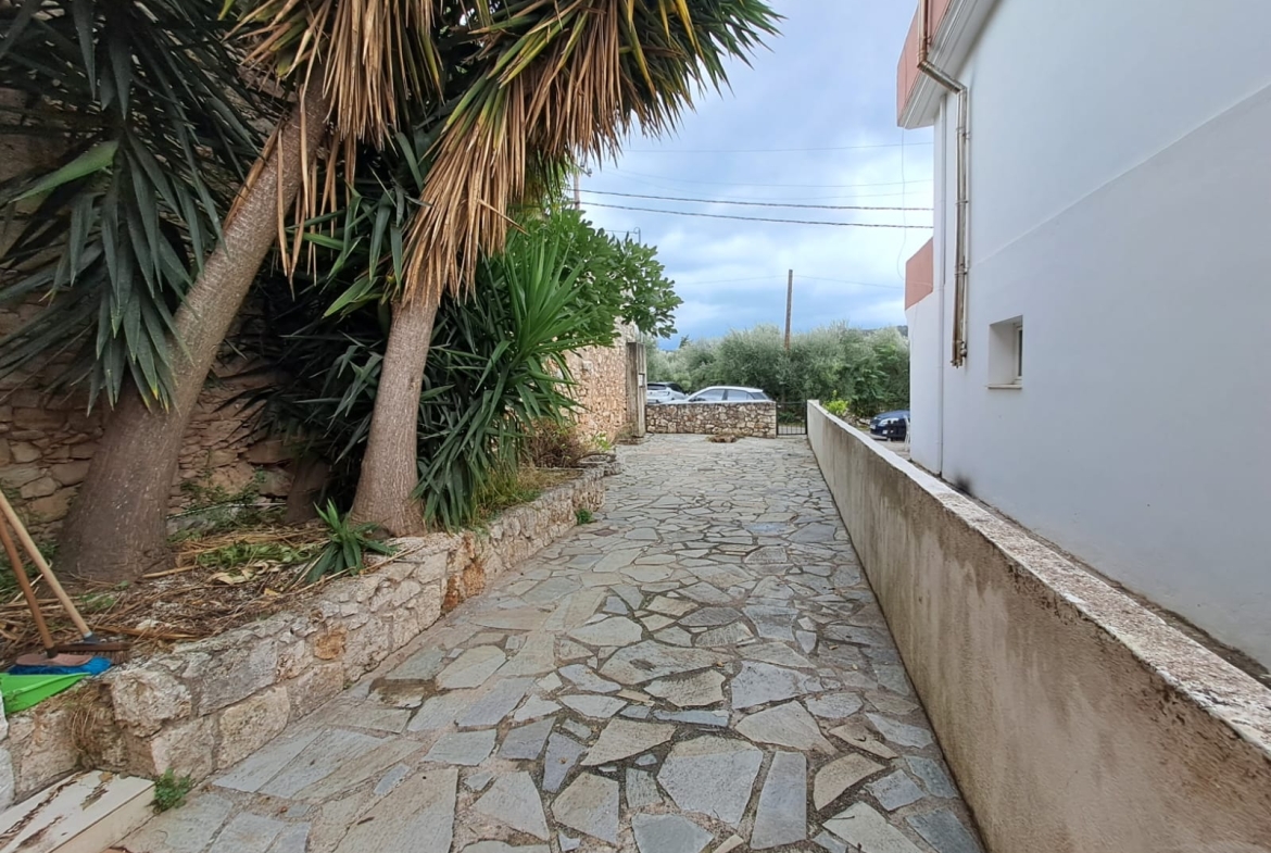 Listing photograph 2 of 30 of the house in Vamos, published by Crete Island Real Estate.