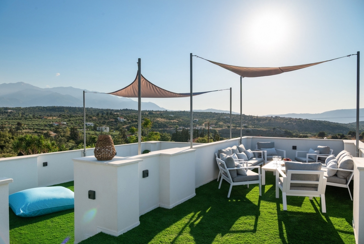 Listing photograph 11 of 50 of the house in Vamos, published by Crete Island Real Estate.