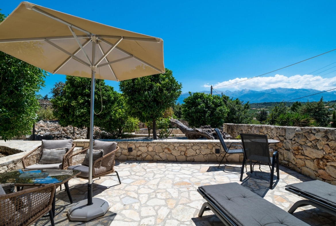 Listing photograph 17 of 50 of the house in Vamos, published by Crete Island Real Estate.