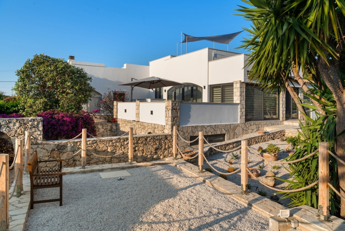 Listing photograph 18 of 50 of the house in Vamos, published by Crete Island Real Estate.