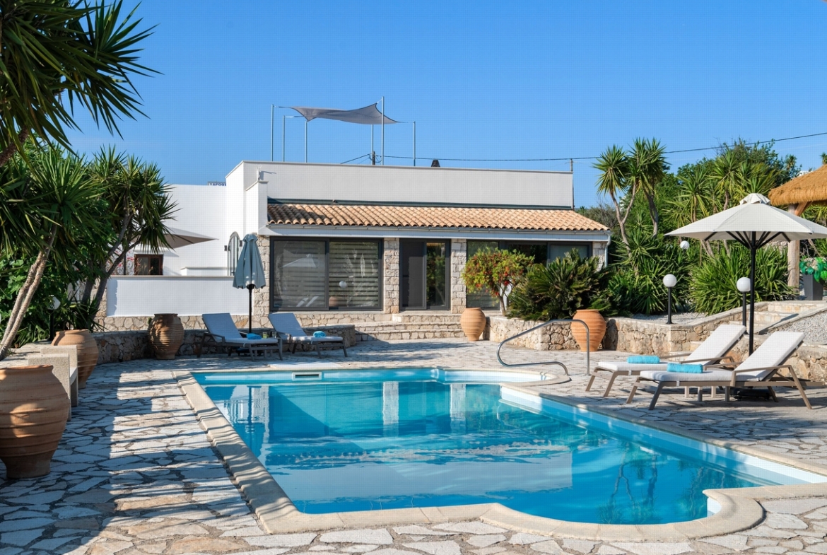 Listing photograph 4 of 50 of the house in Vamos, published by Crete Island Real Estate.