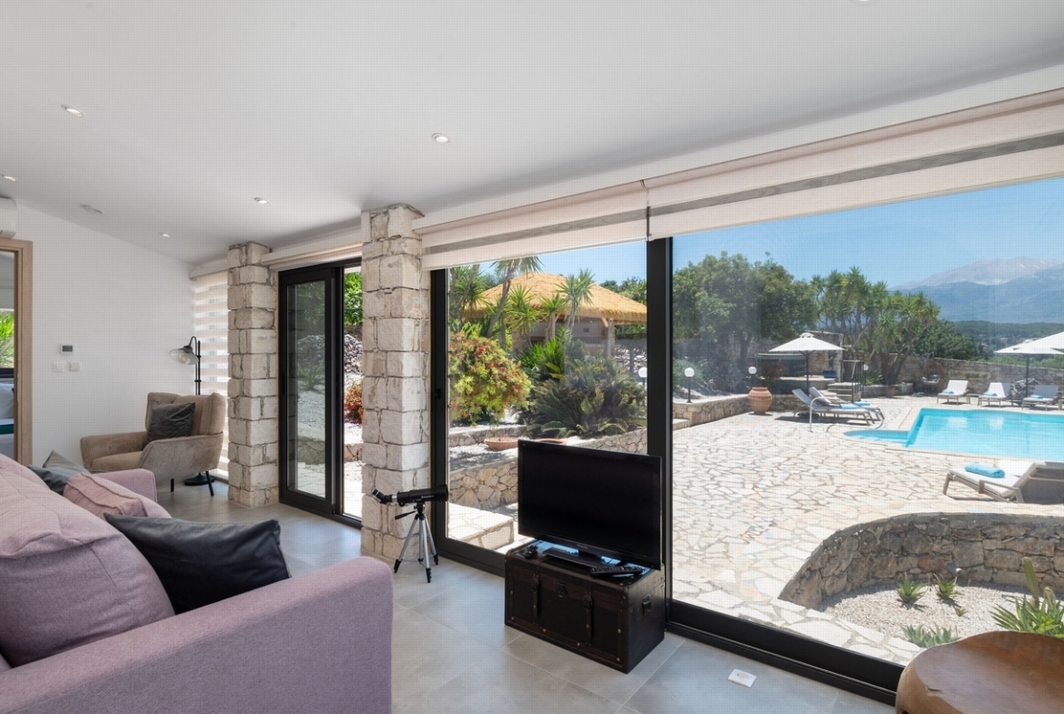 Listing photograph 37 of 50 of the house in Vamos, published by Crete Island Real Estate.